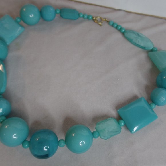 Chunky Turquoise Colored Lucite Necklace - Picture 10 of 12
